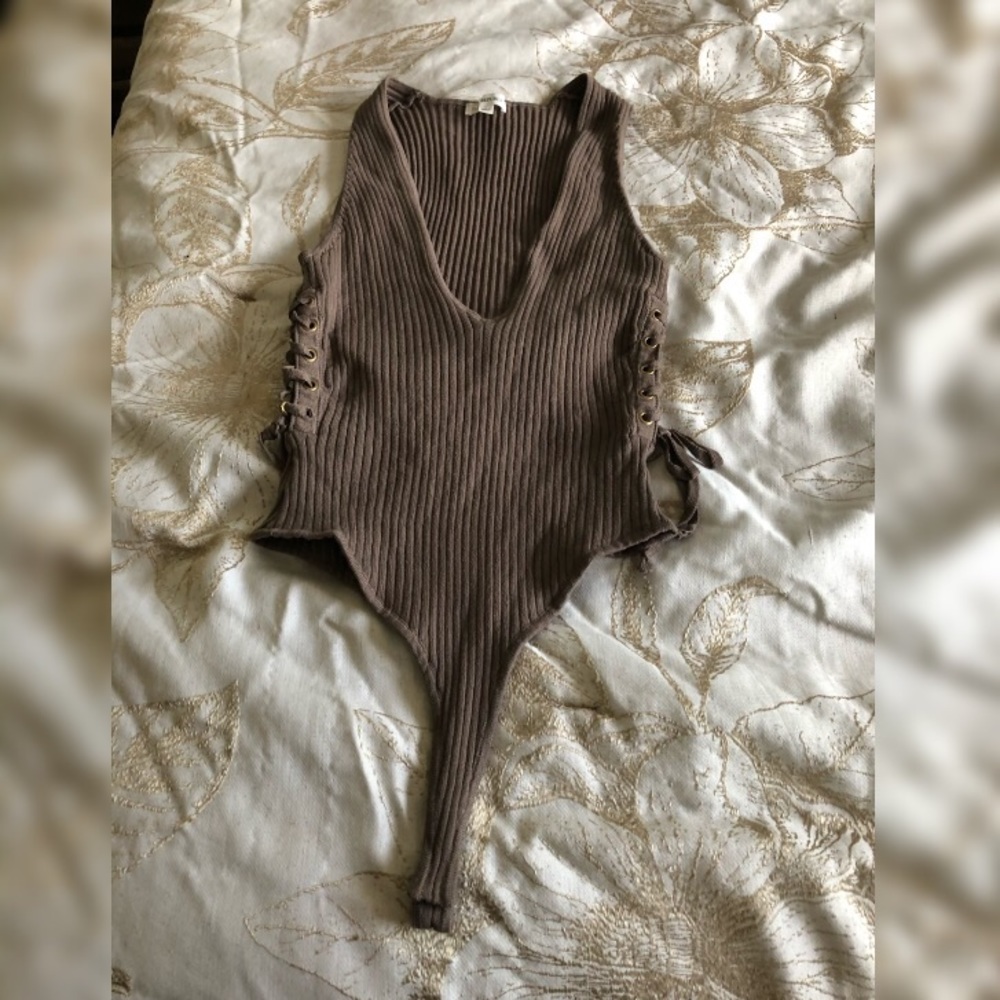 MUTED BROWN BODYSUIT